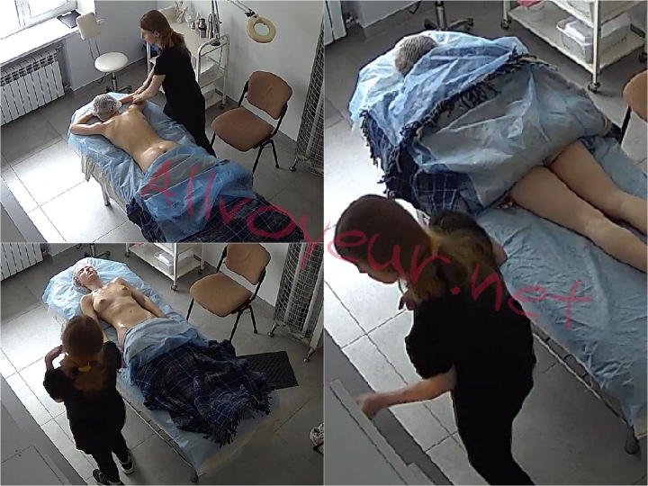 Naked_woman_massage_12