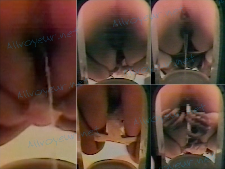 15305327 Vol.５ 和式の女子便所2カメ同時撮影タンポン放尿など４人公開