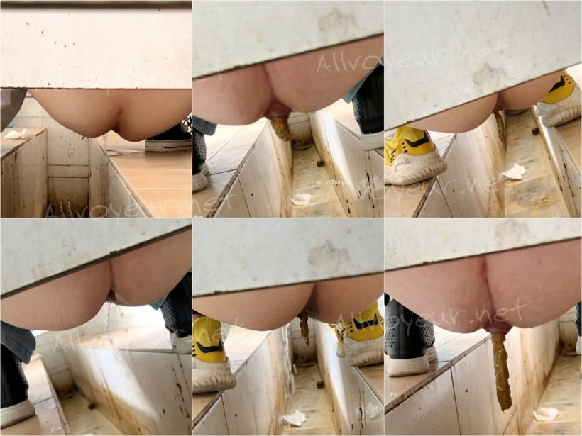 【セリフ付きトイレ撮影】黒服の女の子は生理が来たばかりなのに生理用ナプキンを持ってこなかった 2V