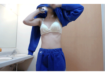 【テニス合宿】１０代おっぱいパツパツのケツ肉ちゃん！鏡の前でボディチェック！