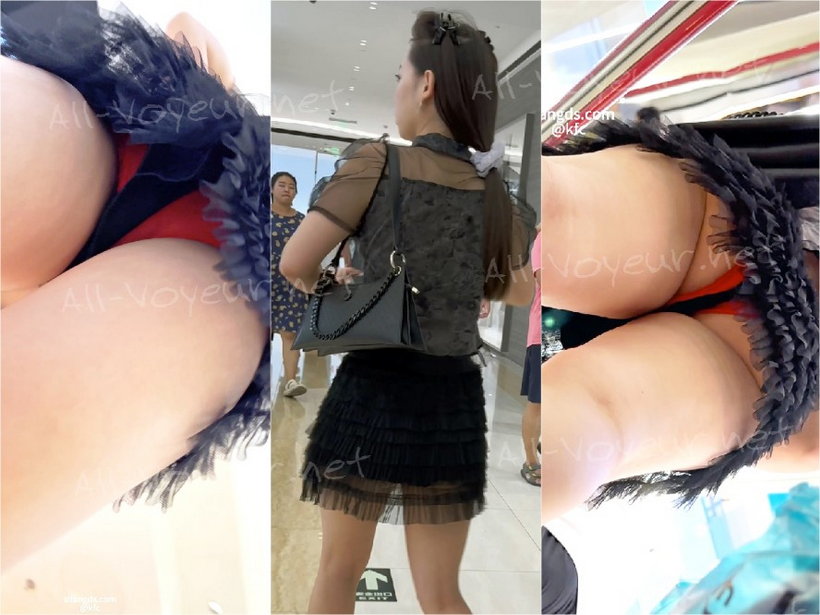 【KFC】女主播直播和大哥互动·一直在笑没发现裙下被CD漏毛[某房原版]