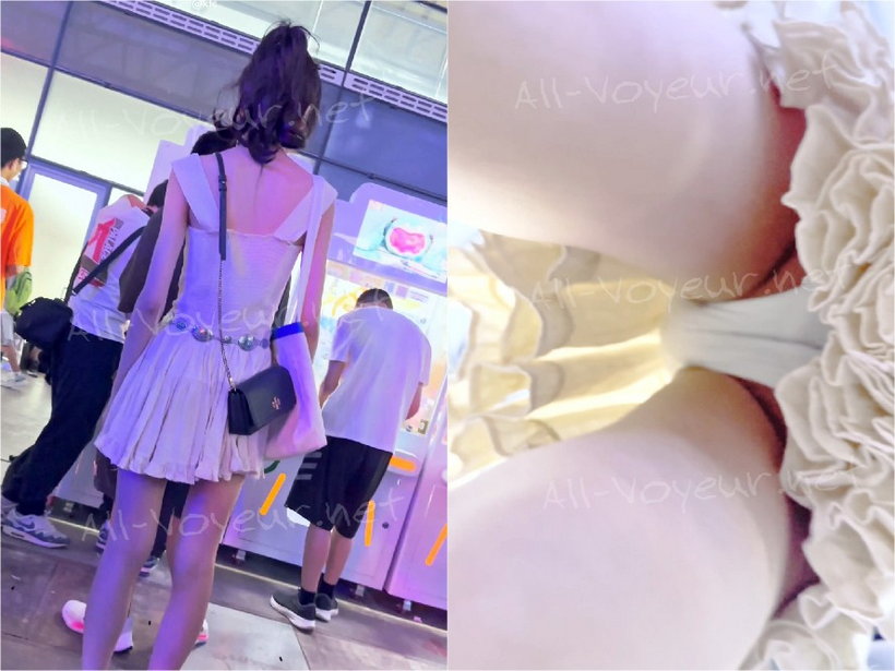【KFC】女主播直播和大哥互动·一直在笑没发现裙下被CD漏毛[某房原版]