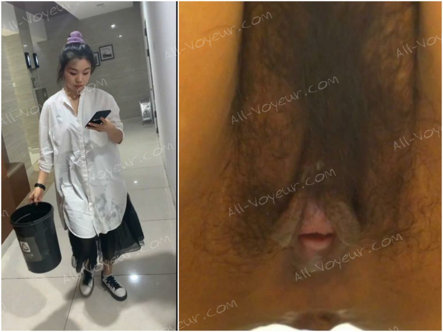 最新流出尾随倒垃圾的美女同事❤️进女厕高清偷拍她的逼逼洞口还挺大的